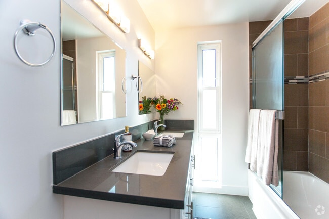 2BR, 1BA-1000 SF - Amberwood Drive