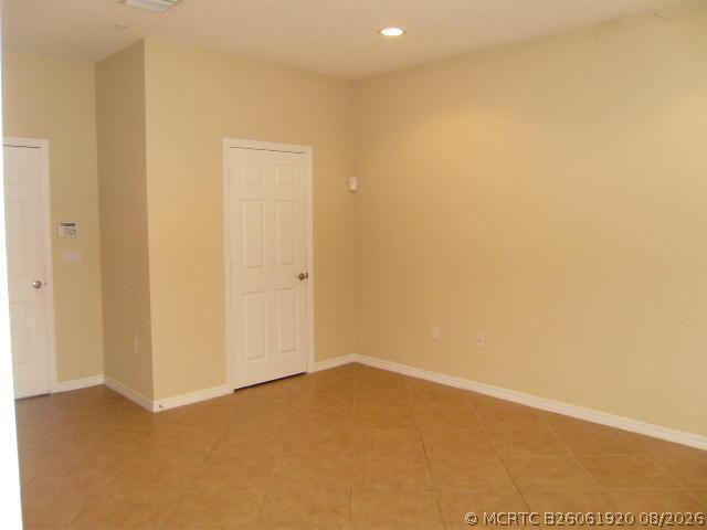 Building Photo - 335 E Thatch Palm Cir