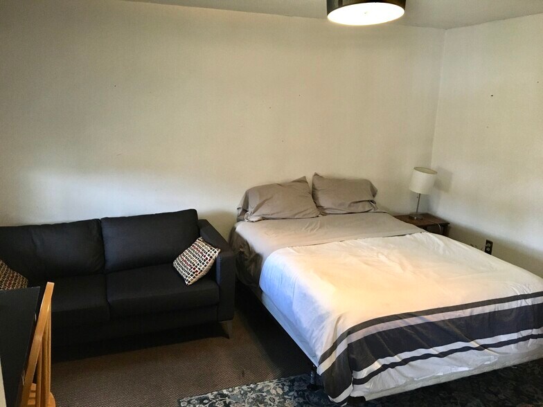 Building Photo - 157 Perkins St