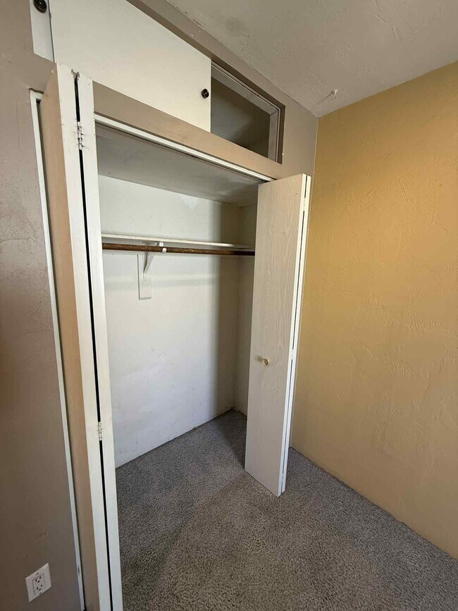 Building Photo - 4145 N Via Villas