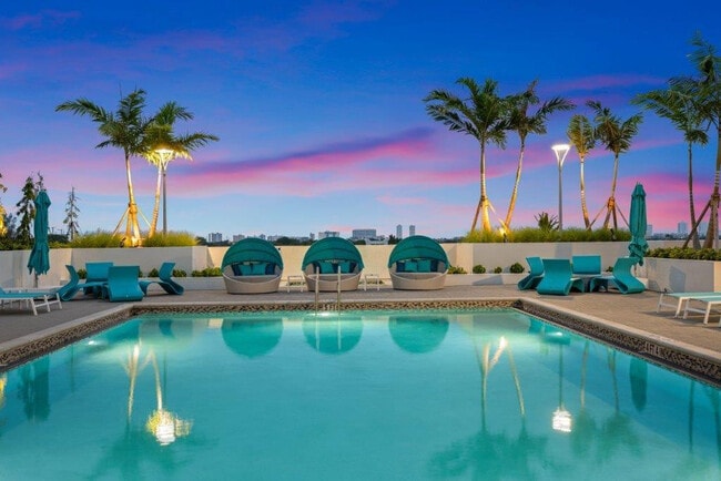 Building Photo - 200 NE 1st Ave