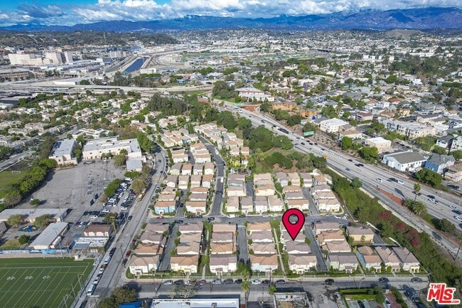 Building Photo - 121 Cancion Way