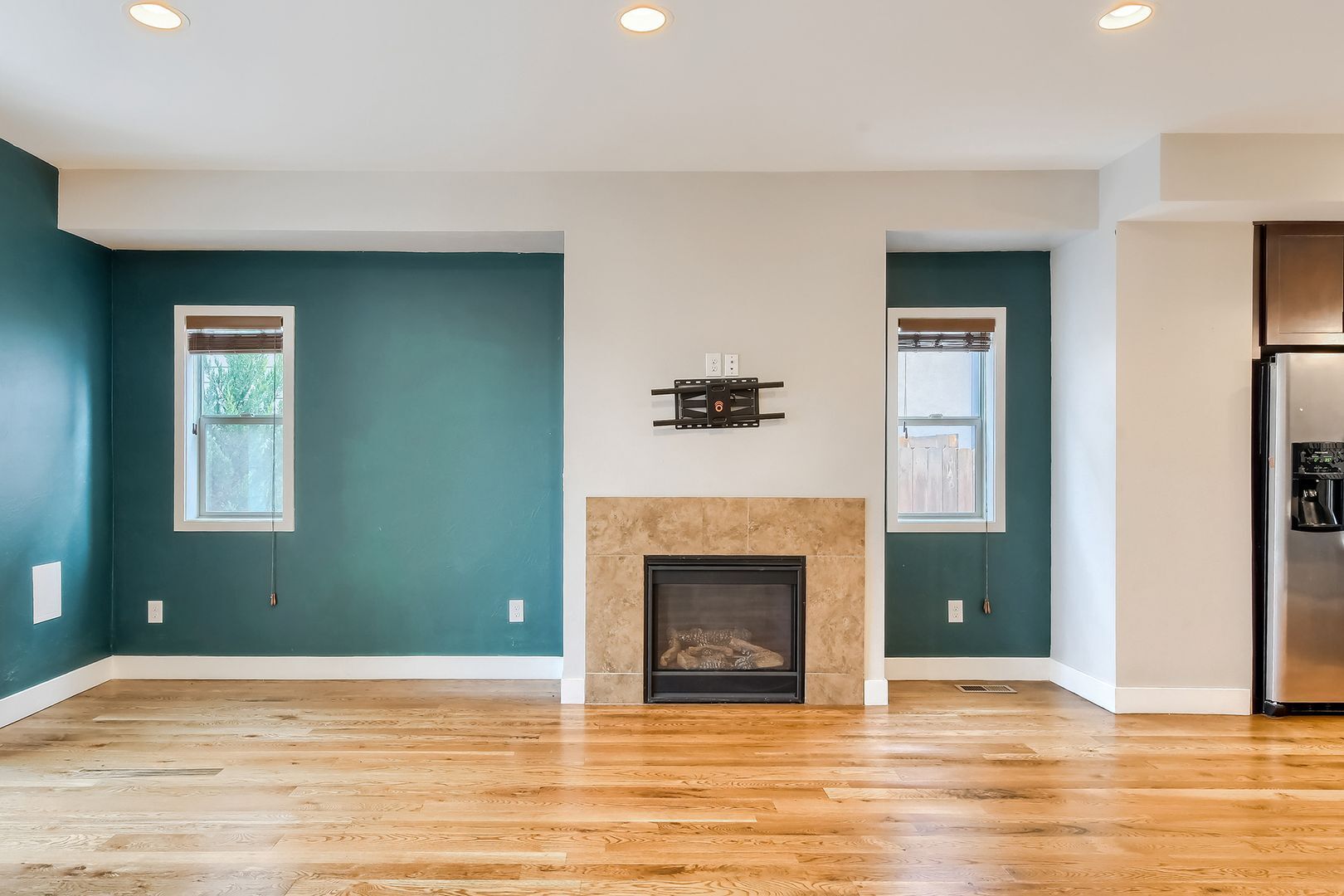 Building Photo - 755 S Krameria St
