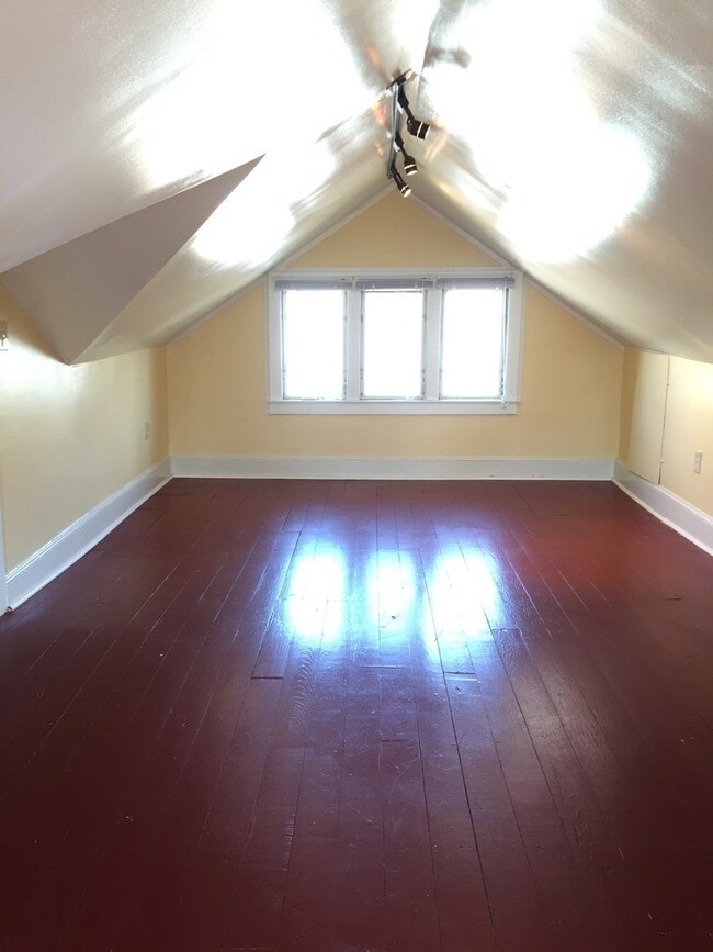 Building Photo - 112 W Highland Ave