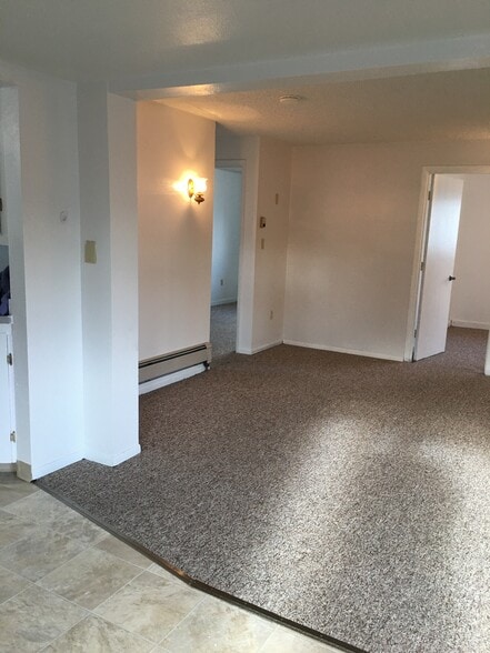 entrance into the living room - 4404 Forrest Rd