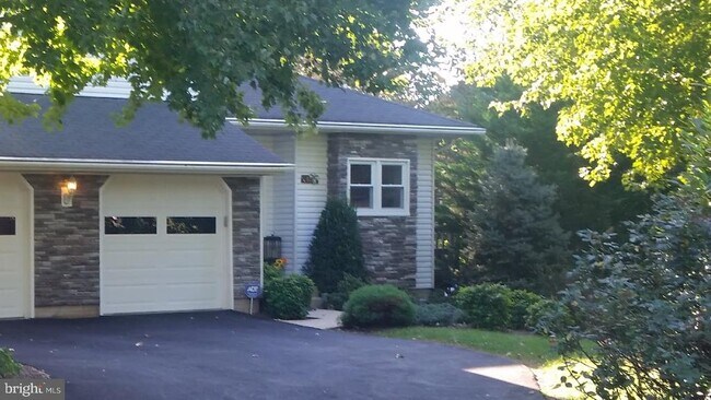 Building Photo - 479 Montalto Dr