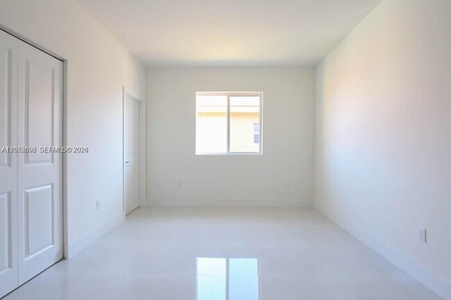 Building Photo - 15639 SW 11th Terrace