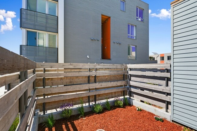 Building Photo - SF Shipyard - 3 BR, 2.5 BA Townhouse 1,437 Sq. Ft. - 3D Virtual Tour, 2-Car Garage