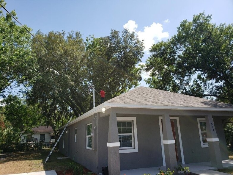 Building Photo - 903 E Renfro St