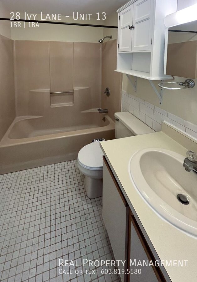 Building Photo - 1-Bedroom Apartment in Barrington – Pet-Fr...