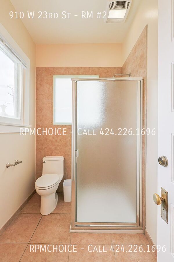 Building Photo - 910 W 23rd St
