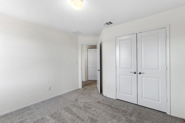 Building Photo - 189 Andross Ln