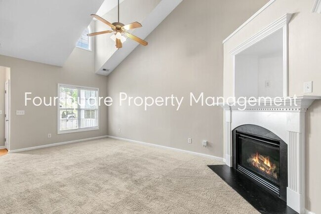 Building Photo - Single Family Home| 1st Floor Master Bedro...