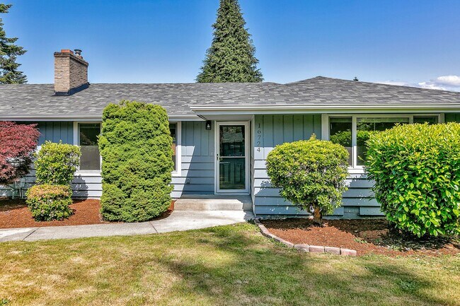 Building Photo - Freshly Remodeled Burien Rambler