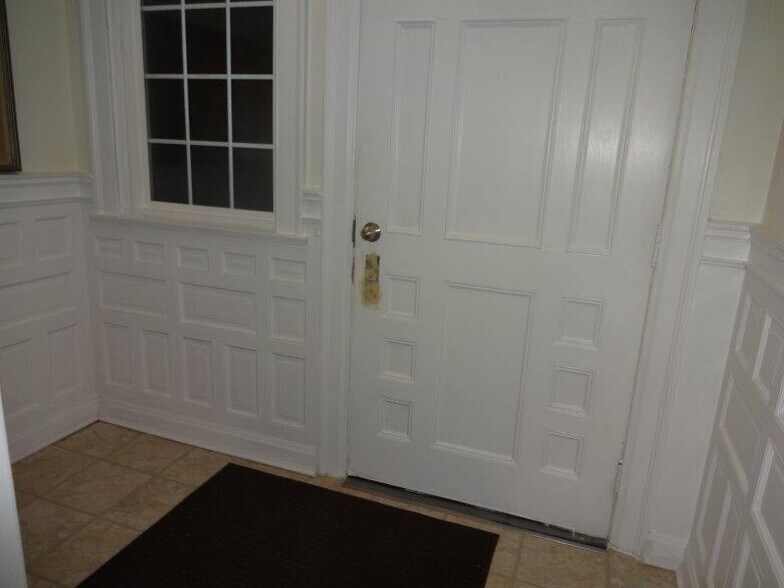 Building Photo - 1072 Ellicott St