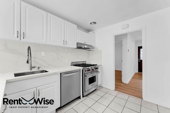 Building Photo - 110 Cuesta Dr