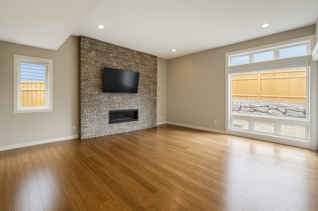 Building Photo - 4bd/2.75ba Renton House