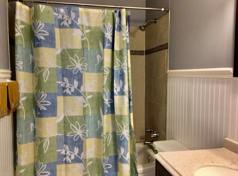 Bathroom - 1709 Westhill Rd