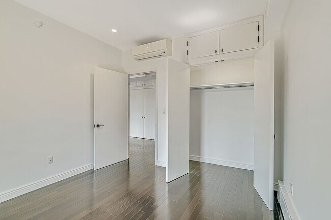 Building Photo - 30-11 21st St