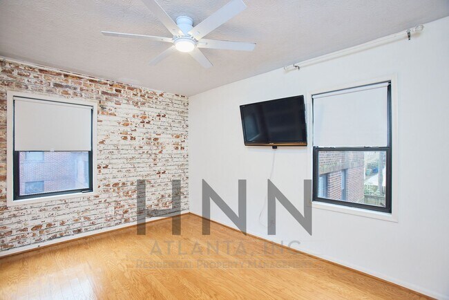 Building Photo - 706 Argonne Ave NE