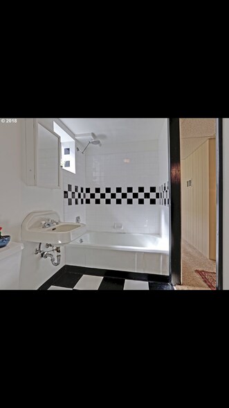 Building Photo - 8430 N Princeton st