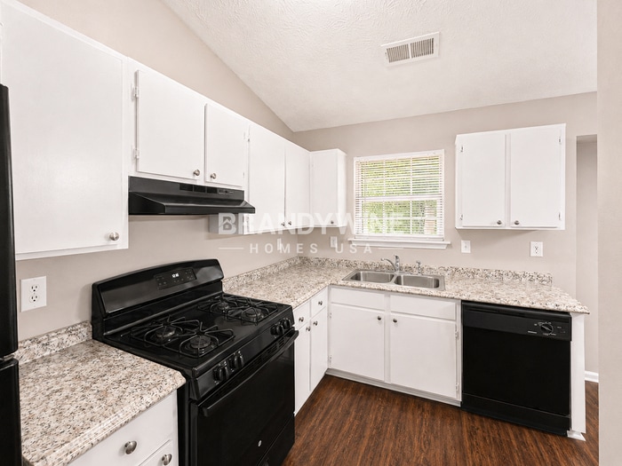 Building Photo - 5196 Brough Ln