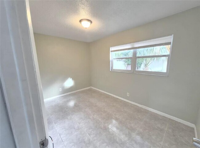 Building Photo - 2418 Wishing Well Cir