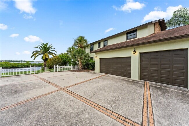Building Photo - RENT THIS EXTRAORDINARY WATERFRONT HOME