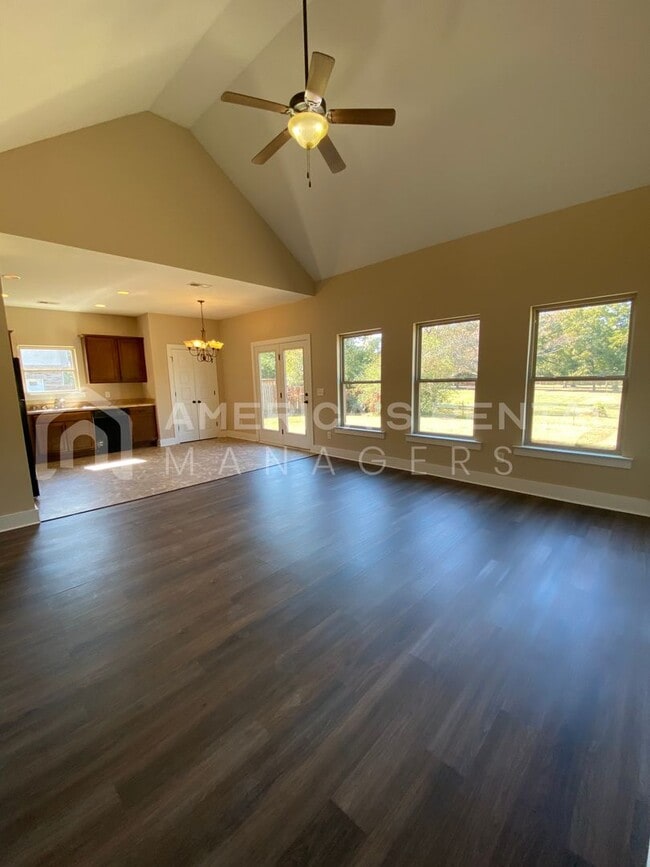 Building Photo - 102 Appaloosa Wy