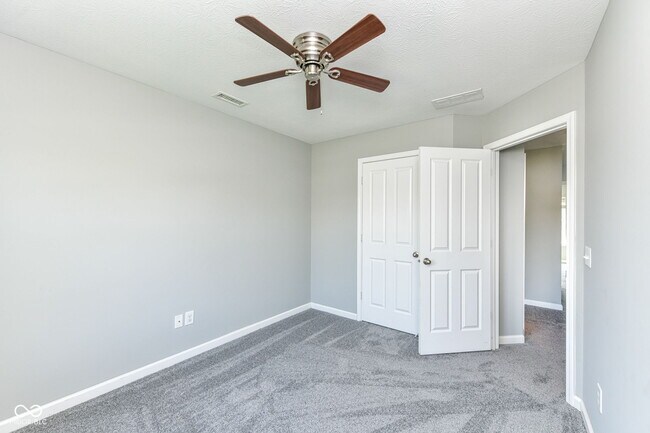 Building Photo - 9050 Mercer Dr