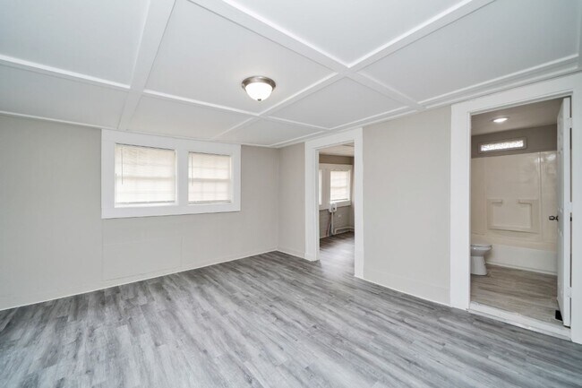 Building Photo - 233 Alder Ave