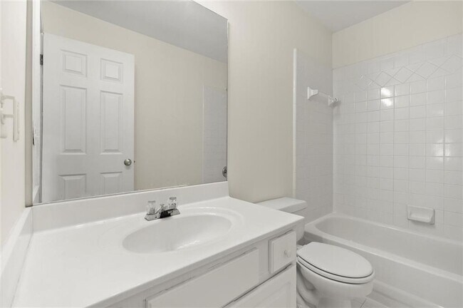 Building Photo - 1440 Grovehurst Dr