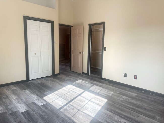 Building Photo - 4-bedroom 2.5 Bath McMinnville OR 97128
