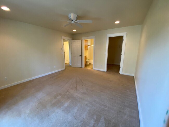 Building Photo - 1743 NE Lotus Dr