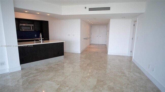 Building Photo - 2127 Brickell Ave