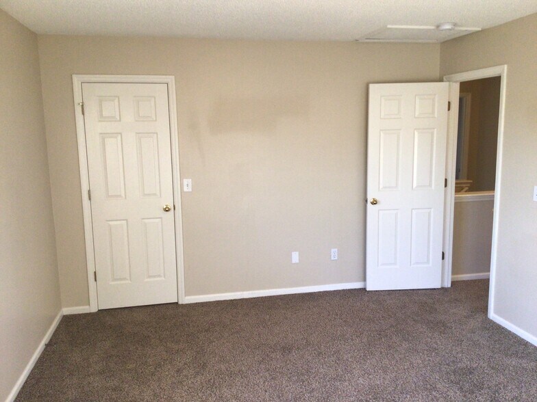 Building Photo - 103 Lakewood Dr