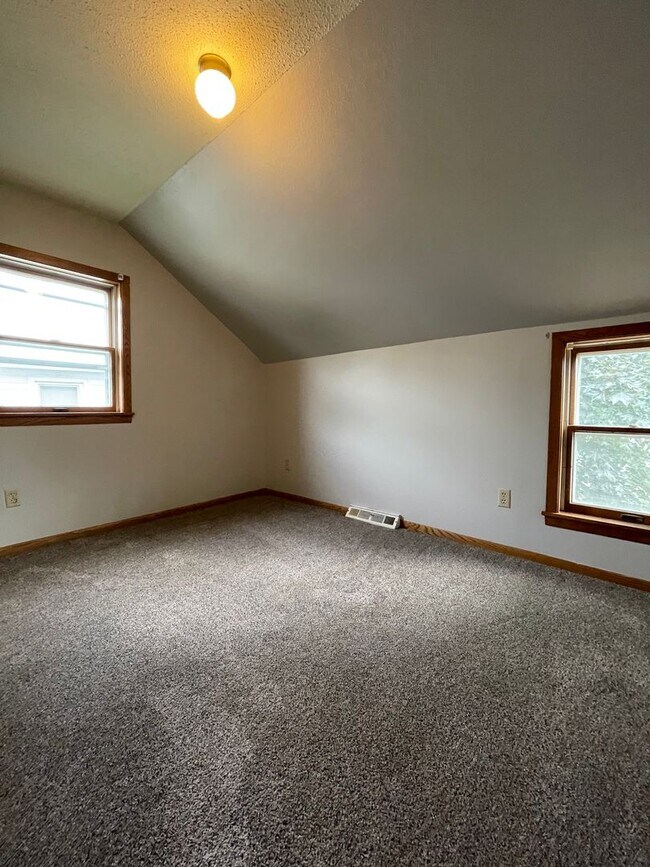 Hoff 06 Madison Street 13131315 Madison St La Crosse WI 54601