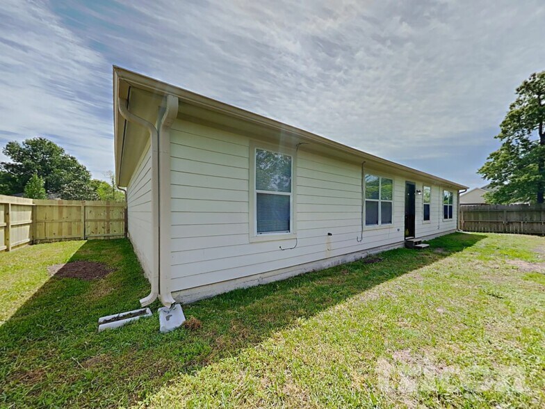 Building Photo - 220 Kellyn Ct