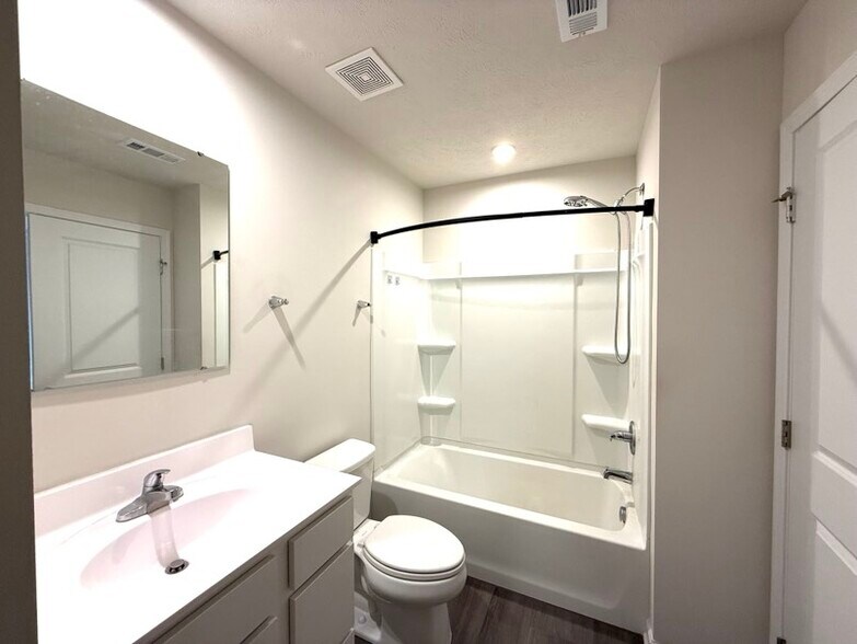 Building Photo - 114 Slate Ridge Dr