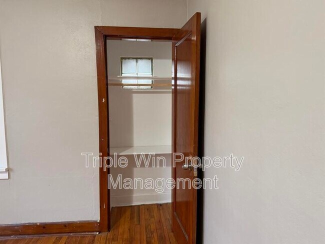 Building Photo - 6206 Evergreen Blvd