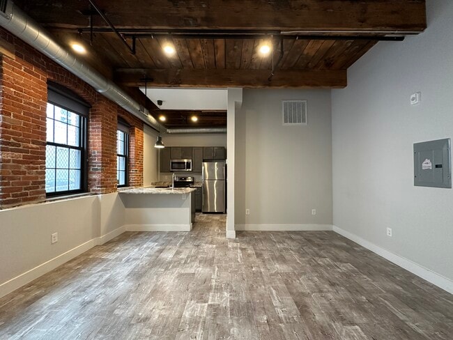 Building Photo - Torrey Factory Lofts