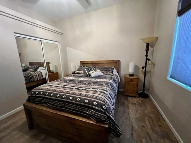 Building Photo - 3 BR LUXE Home-Walk to Colorado River, Golf & near Rotary Park.