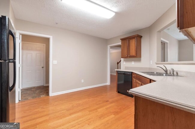 Building Photo - 2020 Briar Creek Ct NE