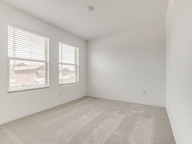 Building Photo - Brand New Home + Edmond Schools + 4 bedroo...