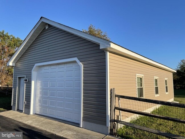 Building Photo - 1213 Old Love Point Rd