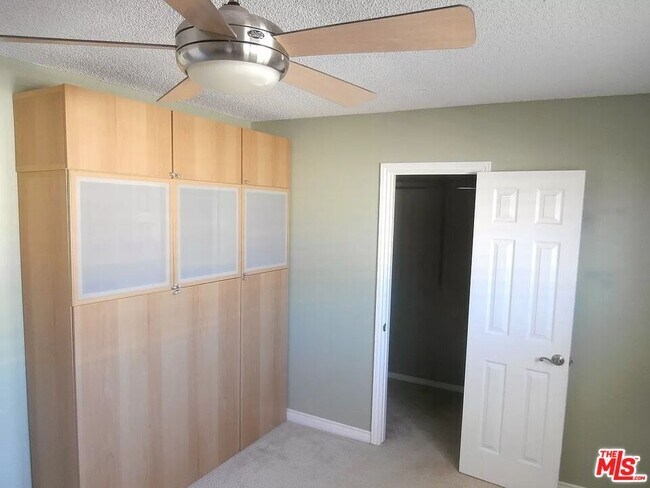 Building Photo - 1711 Grismer Ave