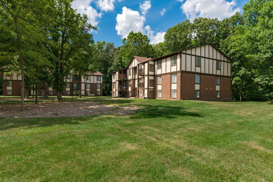 Newport Woods Apartments 8640 Canterberry Ln Newport MI 48166