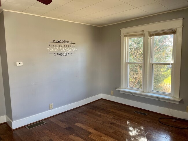 Building Photo - 409 4th St