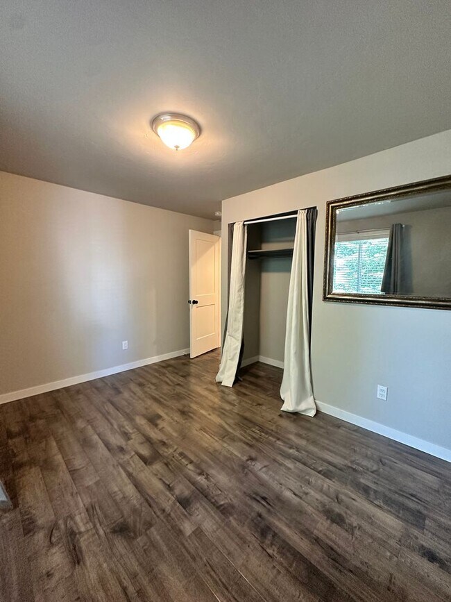 Building Photo - Beautifully Remodeled 3 Bedroom, 2 Bathroom Home – Move-In Ready!