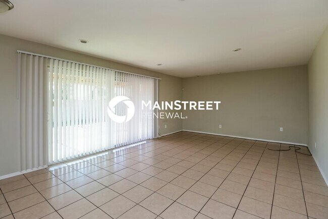 Building Photo - 4 Bedroom Pet-Friendly Home in Phoenix, AZ with Main Street Renewal